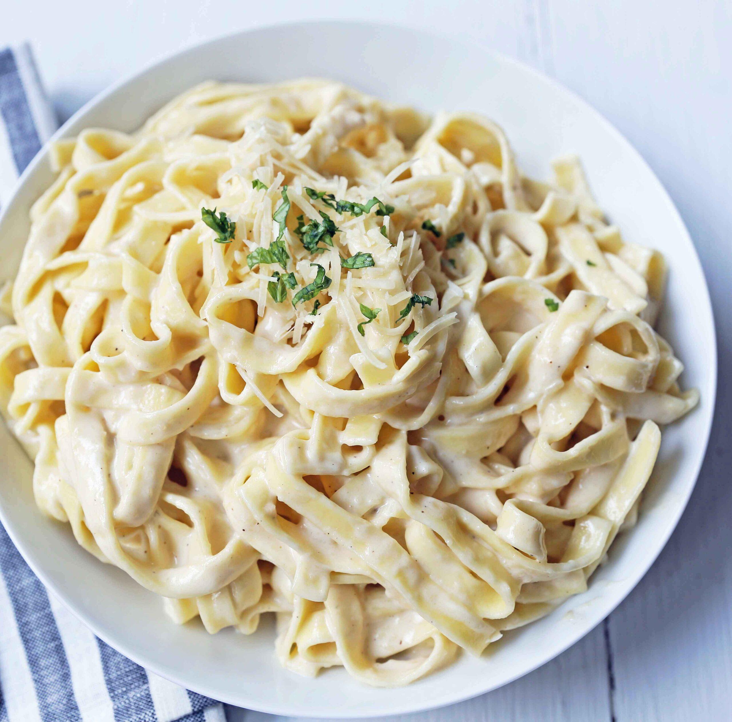 FETTUCCINE ALFREDO scaled